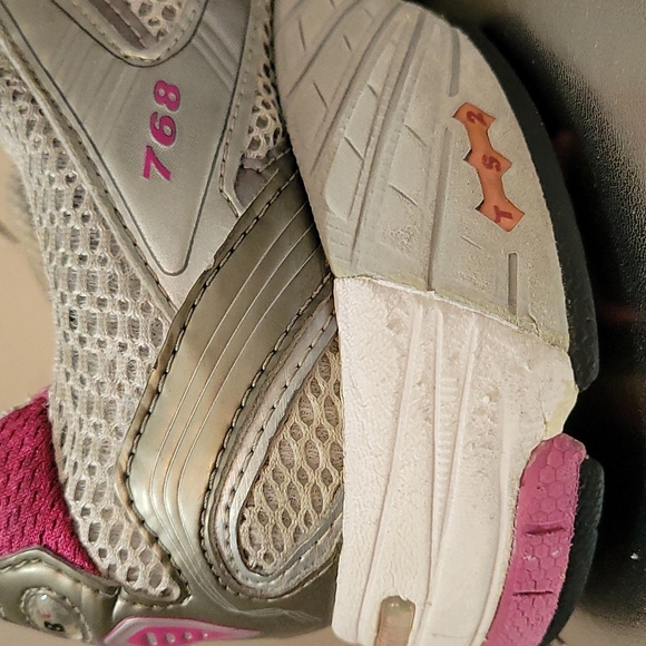 New Balance x Susan G. Moment for the Cure Breast Cancer Gray & Magenta …